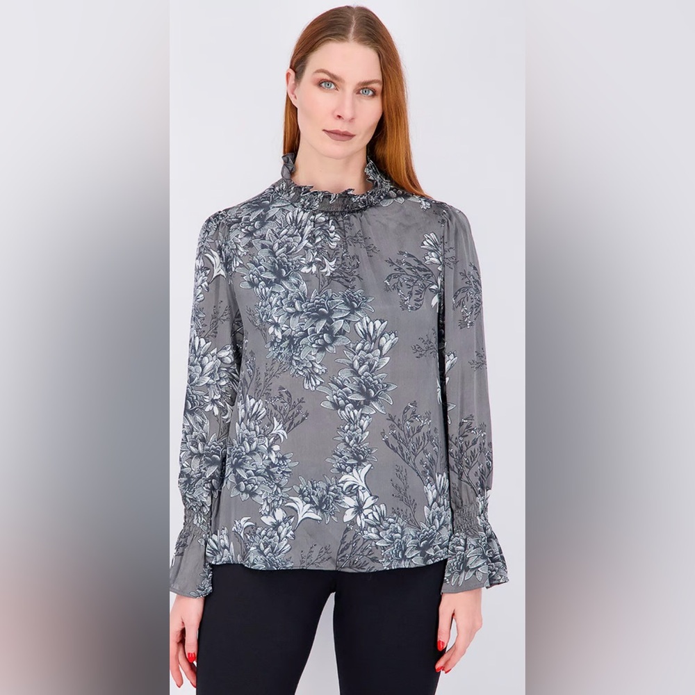 Vince Camuto Size Small Woodland Floral Flare Sleeve Top